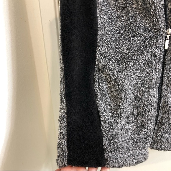 JASON MAXWELL Faux Fur Zippered Vest. Size Medium Gray/Black. - Picture 6 of 13